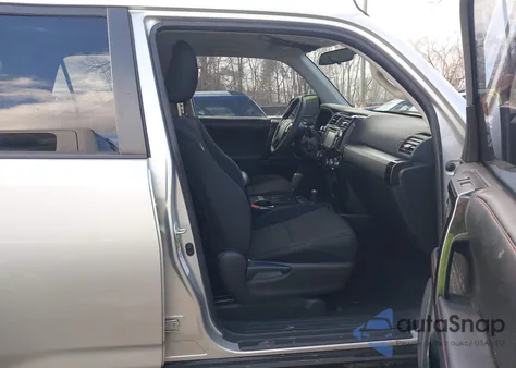 2016 Toyota 4Runner Trail z USA, uszkodzony, nr VIN JTEBU5JR1G5358952